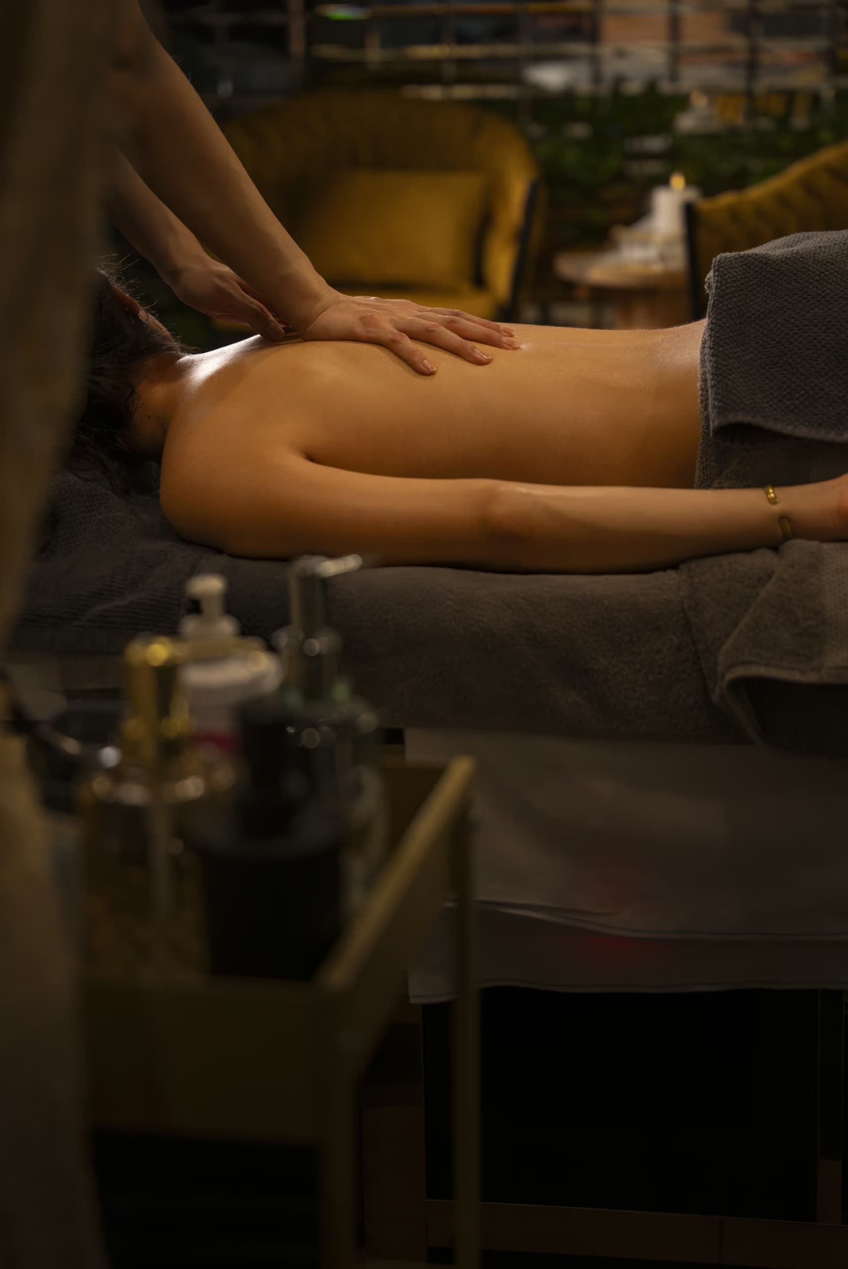 Hands giving a back massage to a woman at Aito Resort's Signature Treatment Centre