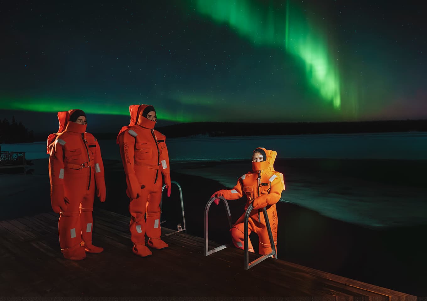 Northern lights and ice floating