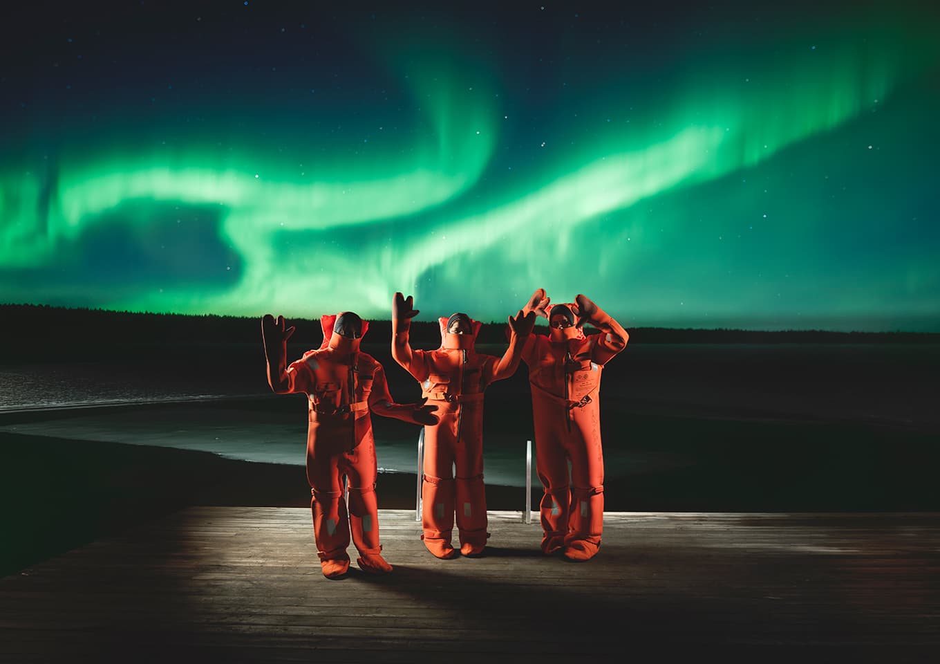 Northern lights and ice floating