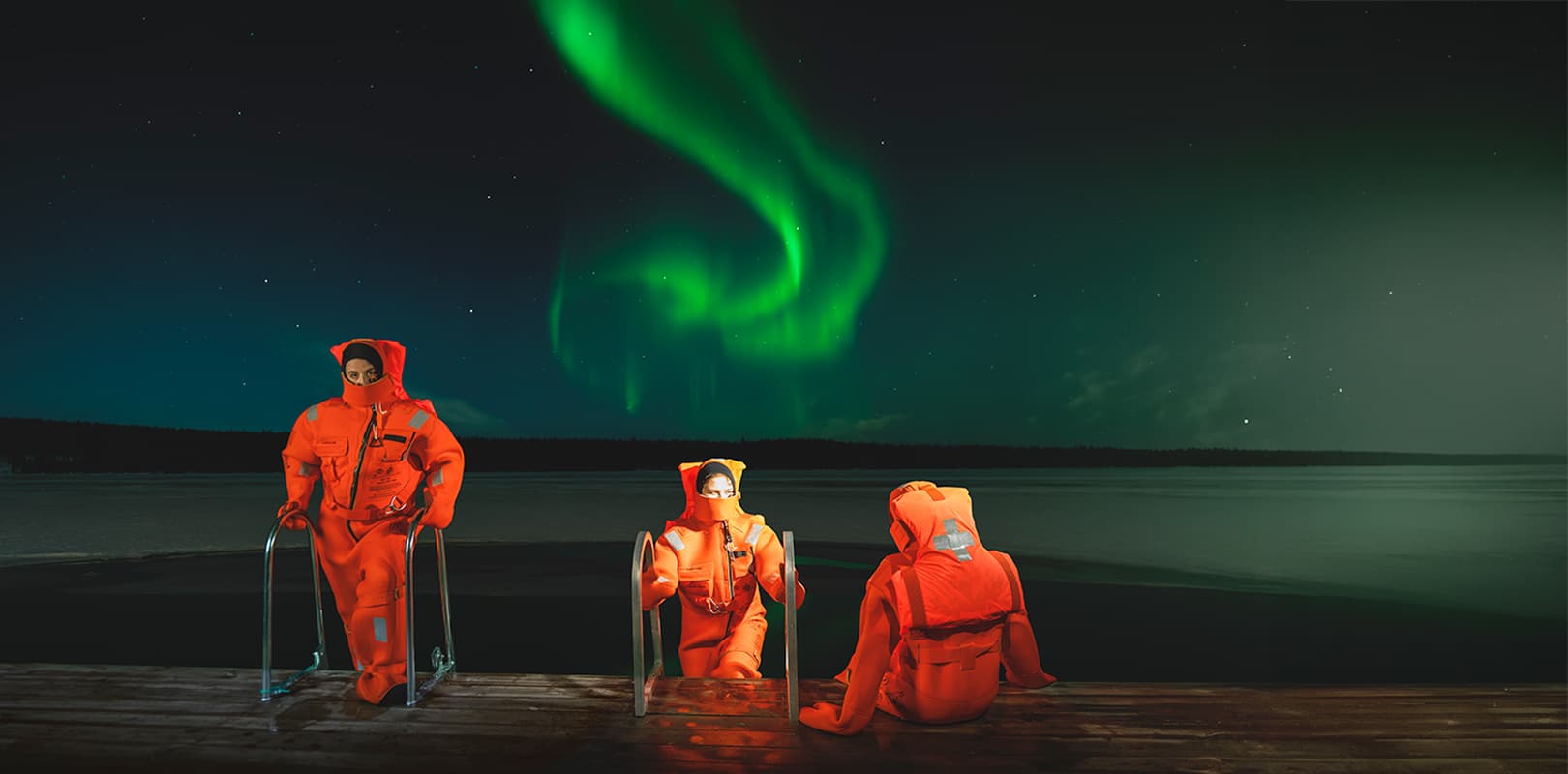 Northern lights and ice floating